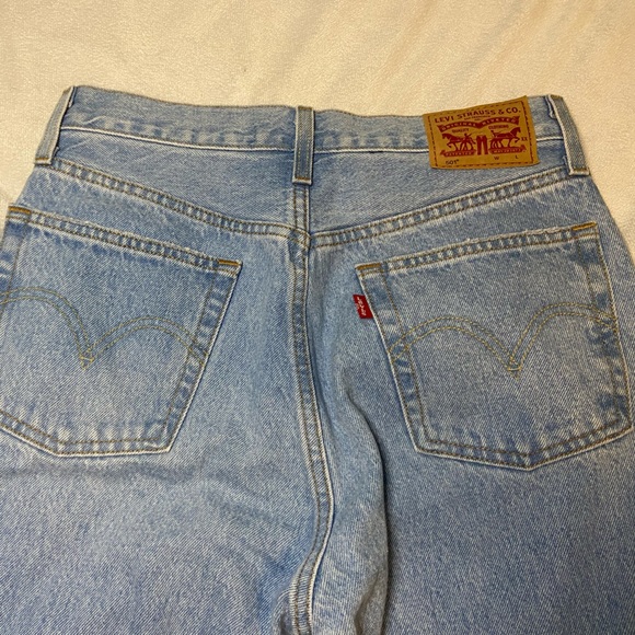 Levi 501 Light Wash Jeans - Picture 3 of 7
